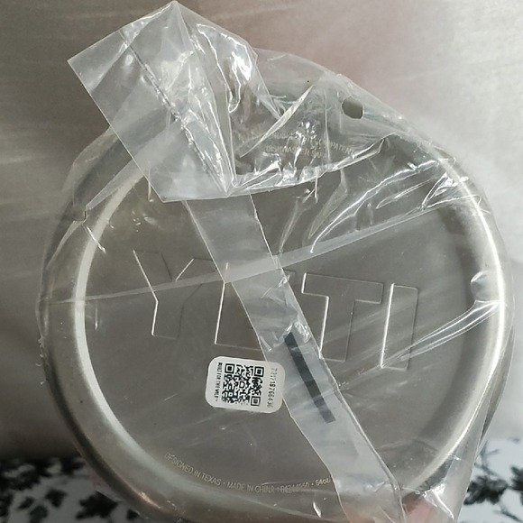 YETI Rambler 64 oz Bottle - Hot Pink - Water Bottle NEW - Picture 12 of 16